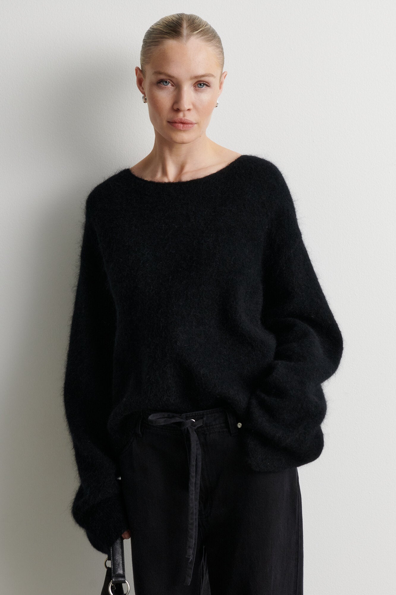 Brook Lace O-Neck striktrøje – sort